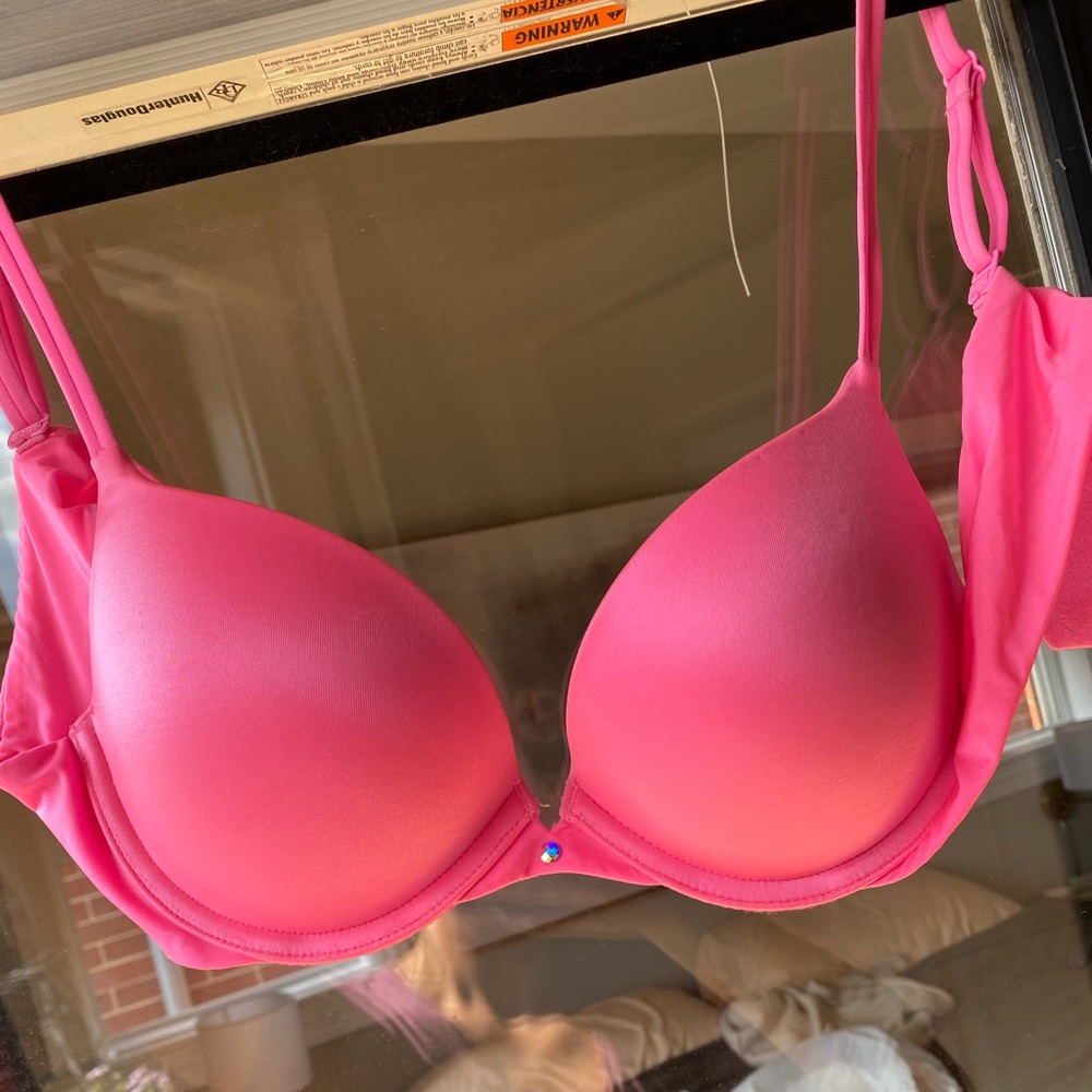 Victoria’s Secret Hot Pink 36A Bra